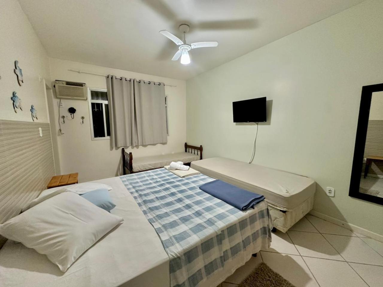 Quarto quadruplo com Banheiro compartilhado