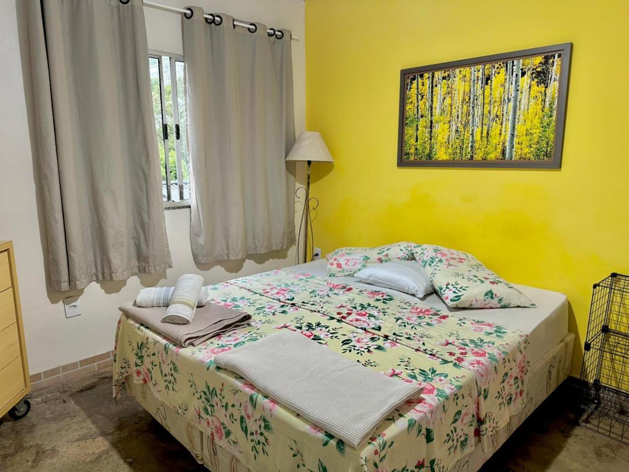 QUARTO TRIPLO COM BANHEIRO COMPARTILHADO